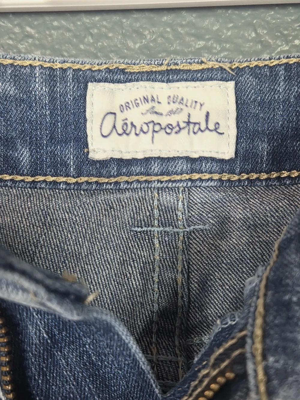 Aeropostale Distressed Shorts Sz 7/8 Midi Med. Wash Cuffed Blue Denim Low Rise - Picture 3 of 5